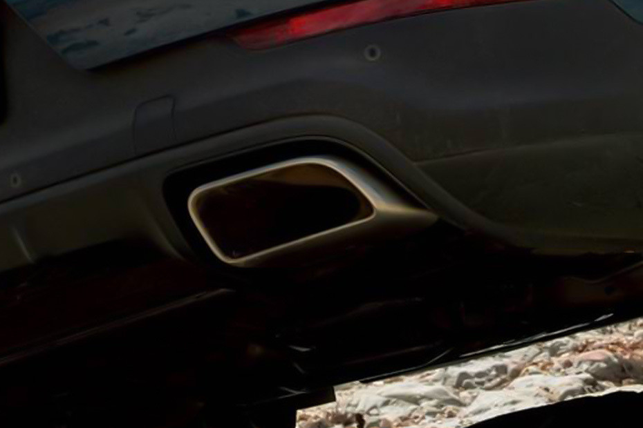 Exhaust Pipe of Porsche Cayenne in UAE