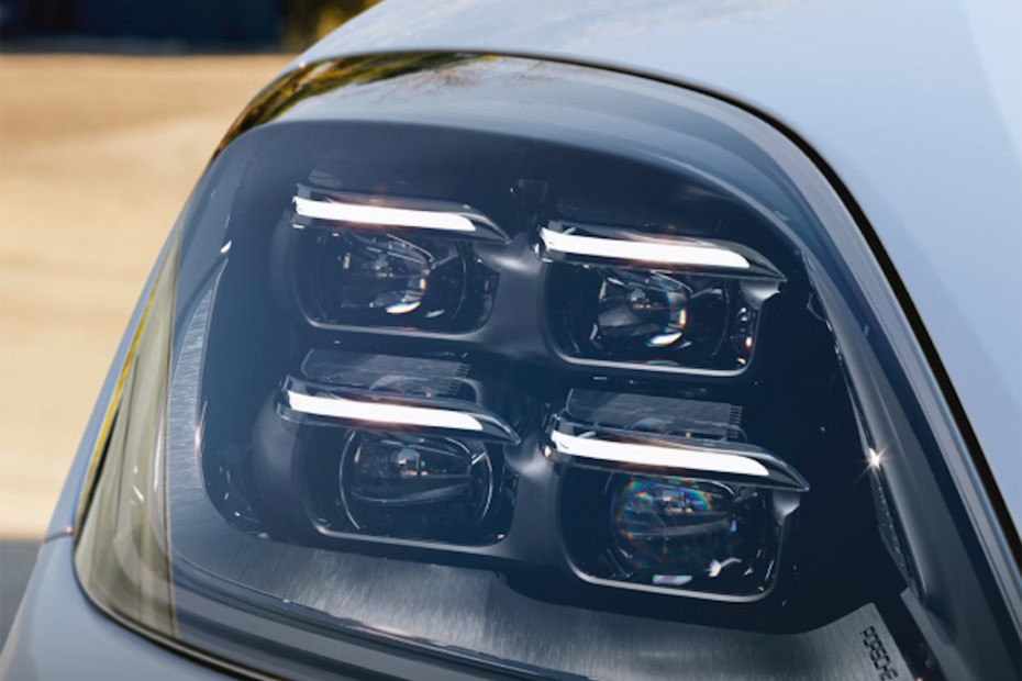 Cayenne Headlight in UAE