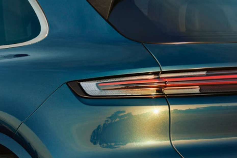 Cayenne Tail light in UAE