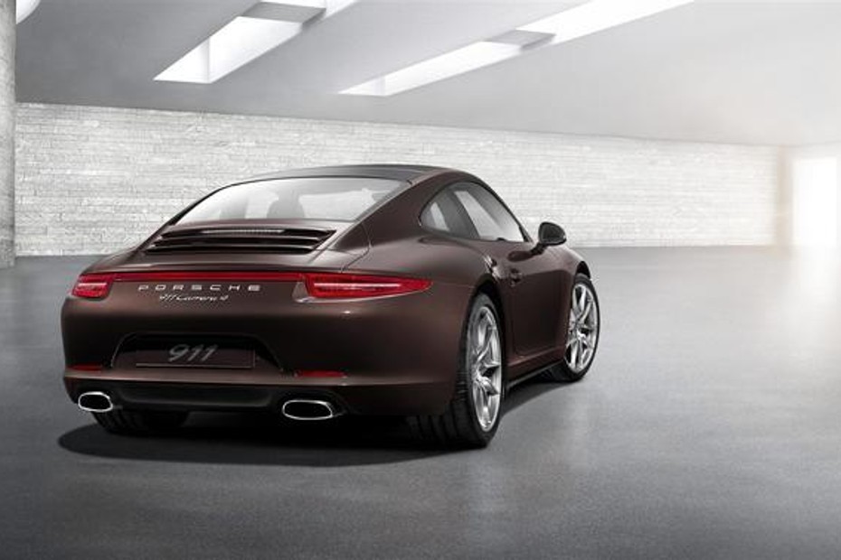 911 Carrera 4 Rear angle view in UAE