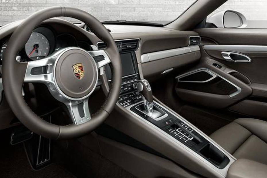 911 Carrera 4 Wheel in UAE