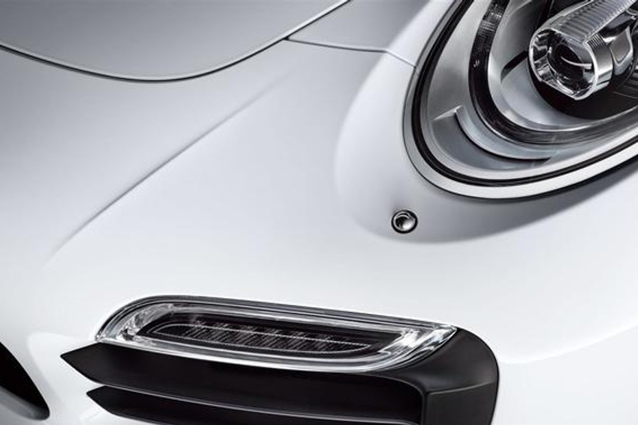 911 Turbo S Front Fog Lamp in UAE