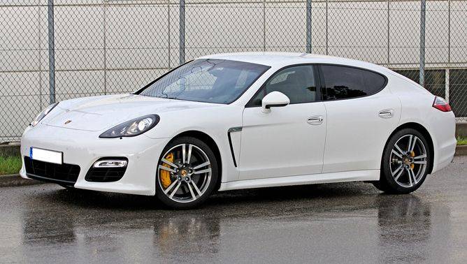 Porsche Panamera S Side Medium View Porsche Panamera S Side Medium View