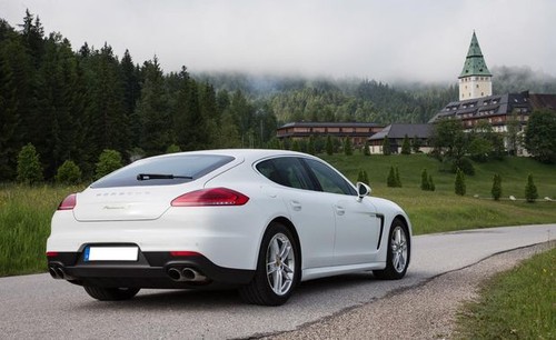 Panamera S E-Hybrid Rear angle view