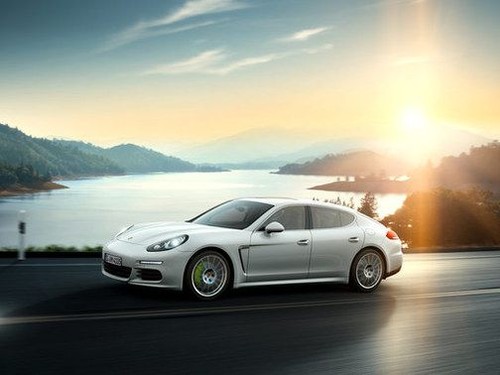 Panamera 4S Executive Front angle low view