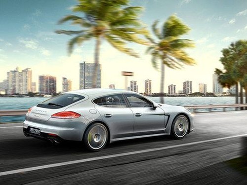 Panamera 4S Executive Rear angle view