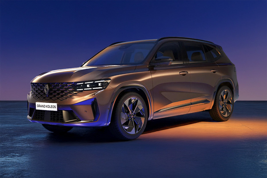 Koleos Front angle low view in UAE