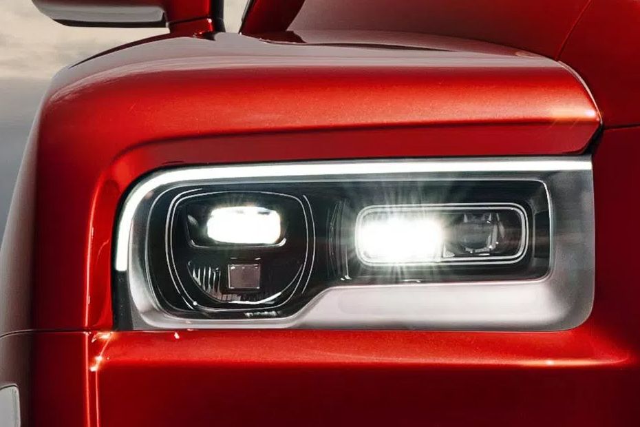 Discontinued Rolls Royce Cullinan Features & Specs