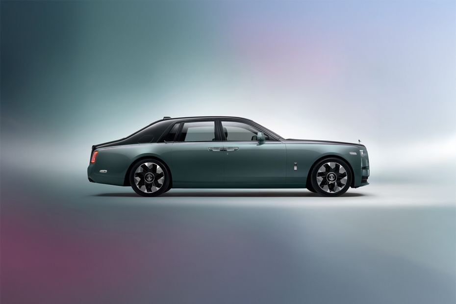 Phantom Medium Angle Front View in UAE