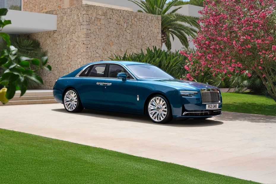 Rolls Royce Ghost Front Medium View in UAE