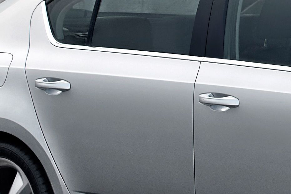 skoda-octavia-2024-price-in-uae-reviews-specs-september-offers