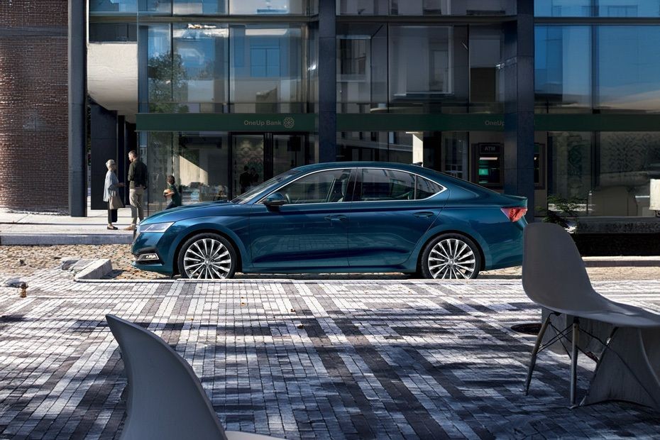 Octavia (2022-2024) Side view in UAE