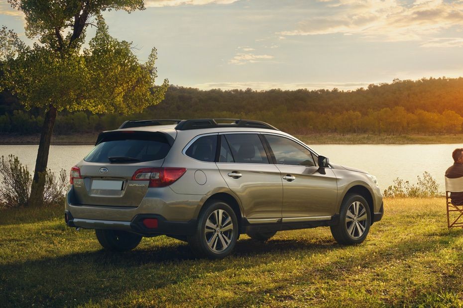 Outback (2012-2021) Rear angle view in UAE