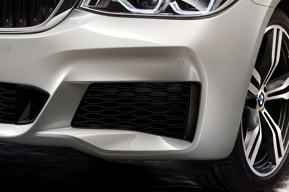 6 Series Gran Turismo Front Fog Lamp in UAE
