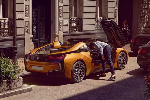 i8 Roadster Rear angle view