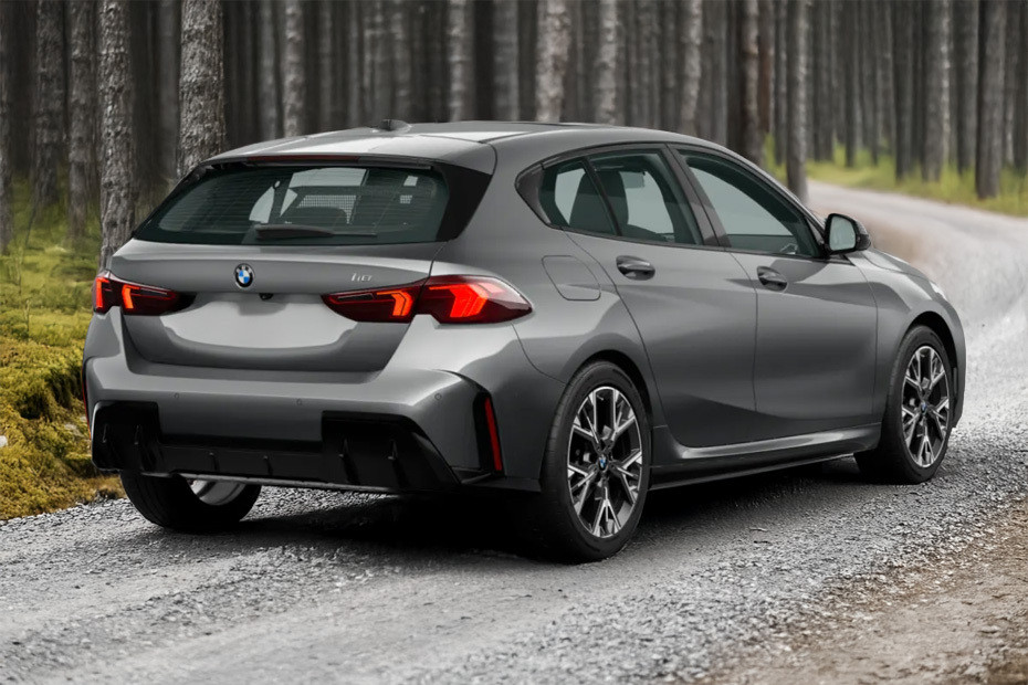 1 Series Rear angle view 1 Series Rear angle view