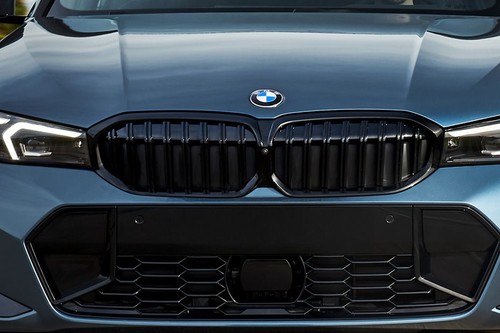 3 Series Grille View