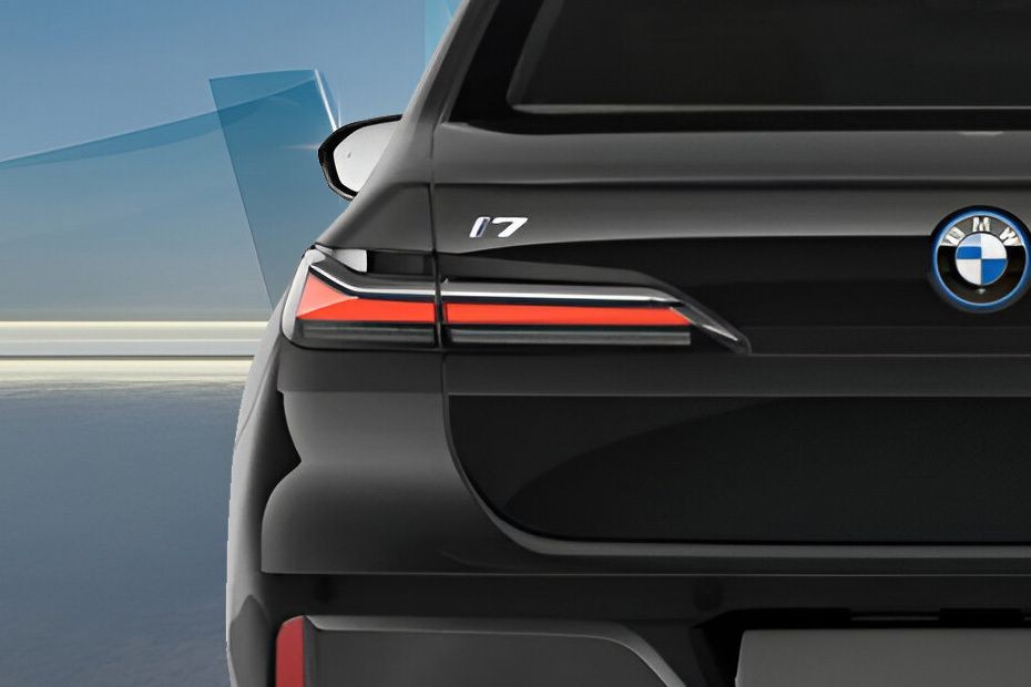 7 Series Tail light in UAE