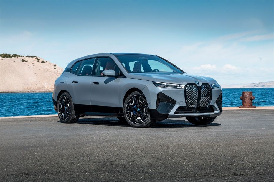 BMW IX Front Medium View in UAE