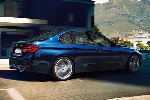 3 Series Sedan Rear Medium Side View