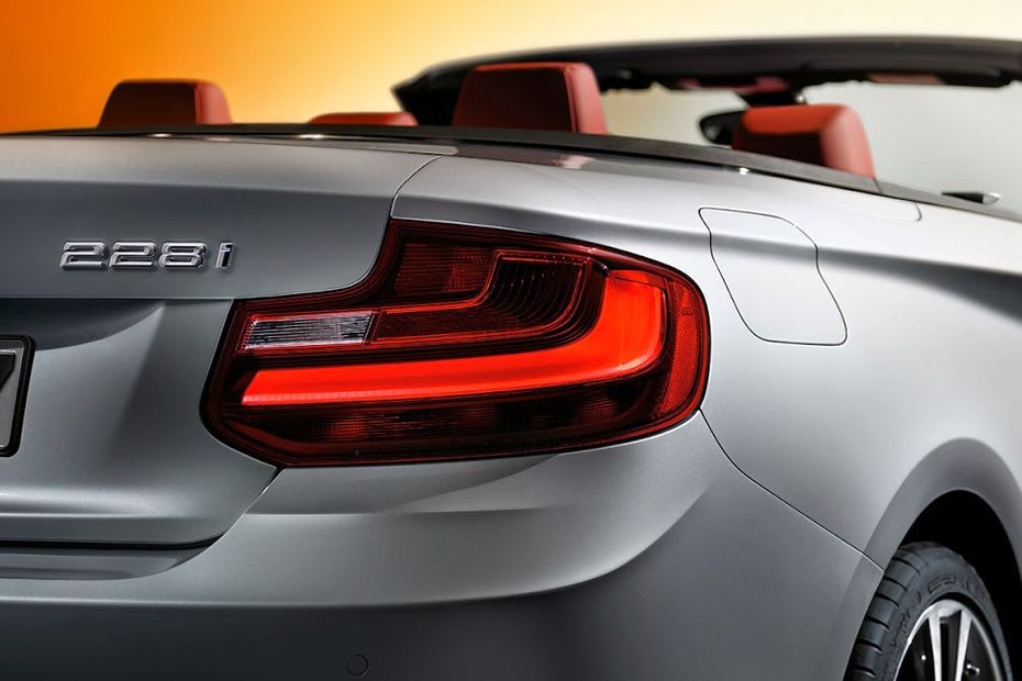 2 Series Convertible Tail light in UAE