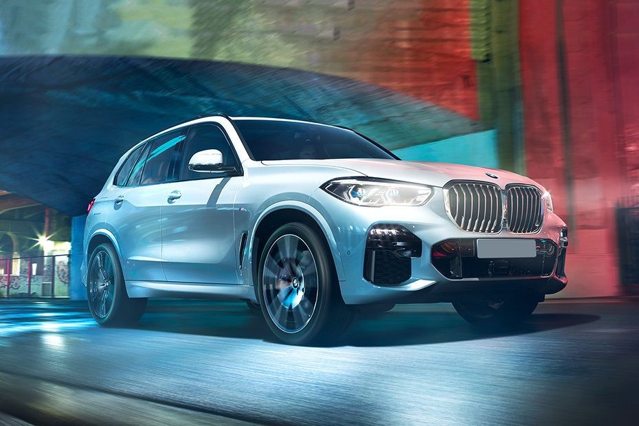 BMW X5 (2022-2023) Front Cross Side View in UAE