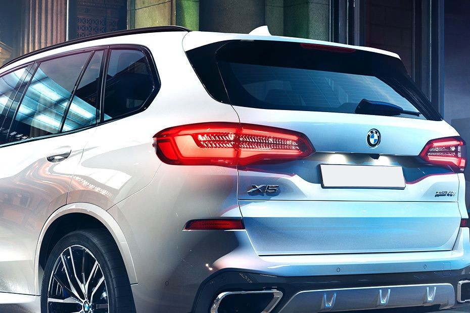 X5 (2022-2023) Tail light in UAE