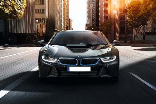 Full Front View of I8