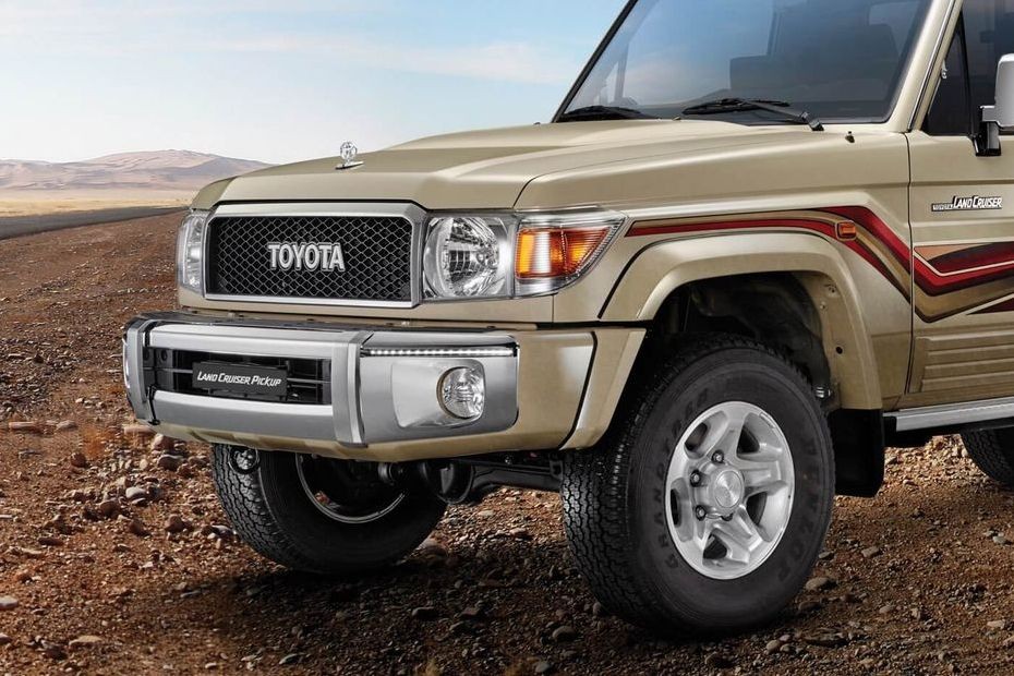 Land Cruiser Pick Up Grille View in UAE