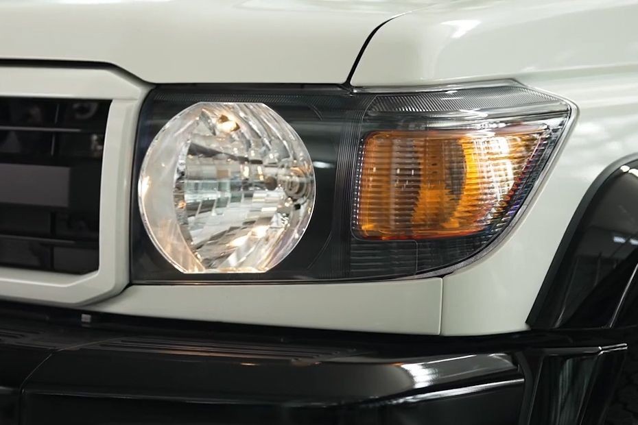 Land Cruiser Pick Up Headlight in UAE