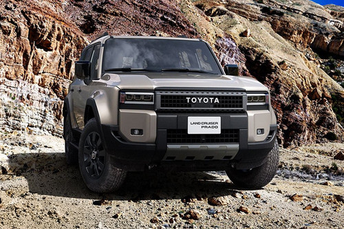 Land Cruiser Prado Medium Angle Front View