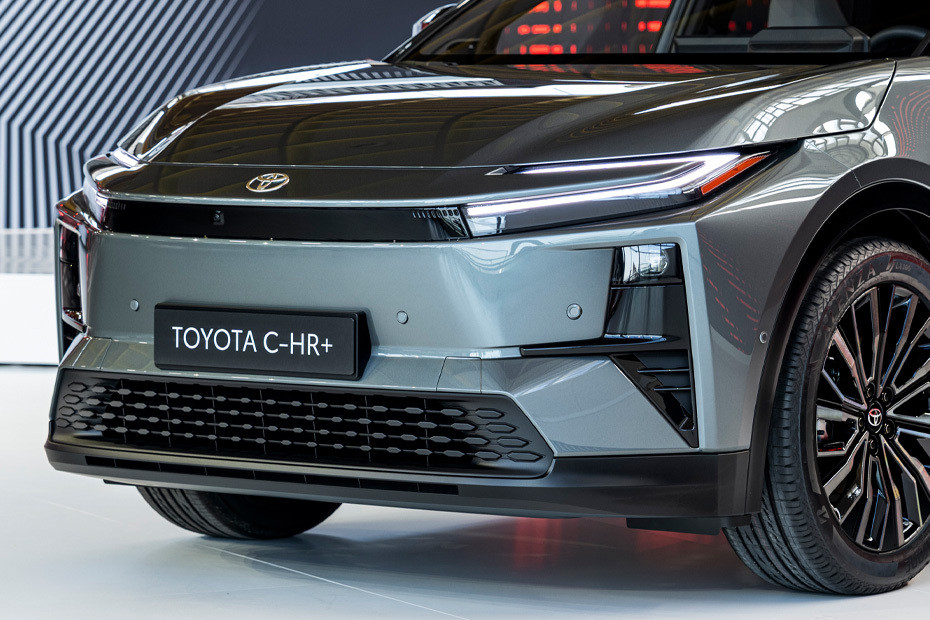 C-HR PLUS Grille View in UAE