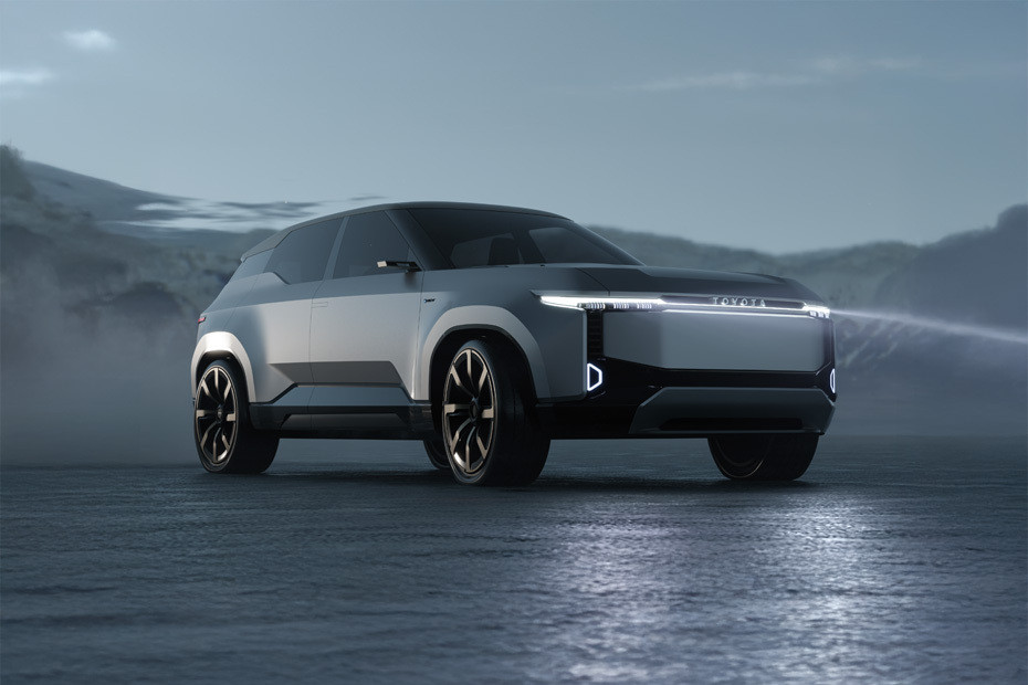 Toyota Land Cruiser SE Front Medium View in UAE