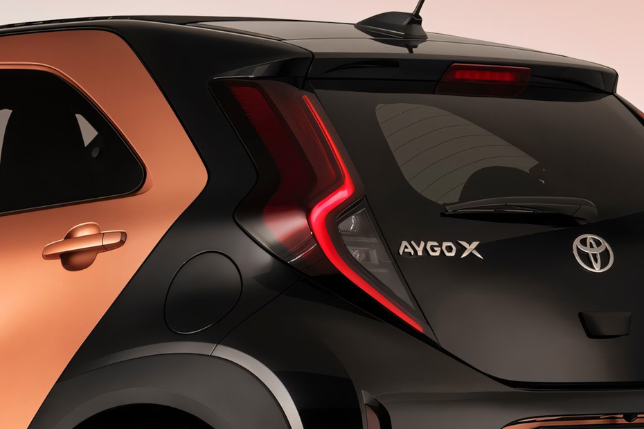 Aygo X Tail light in UAE