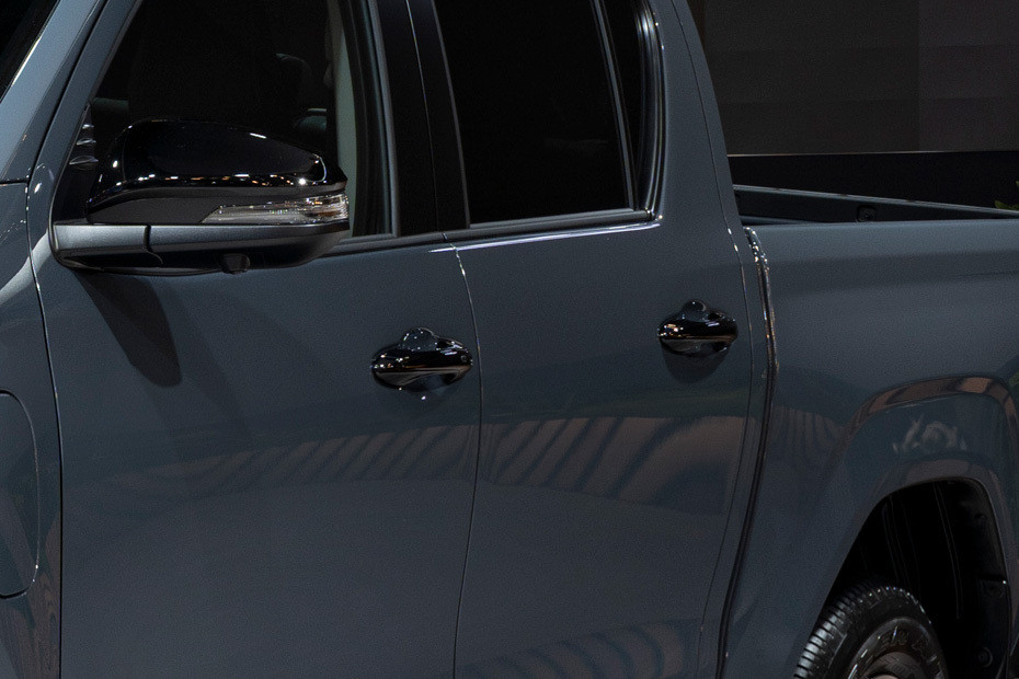 Hilux BEV Door handle in UAE