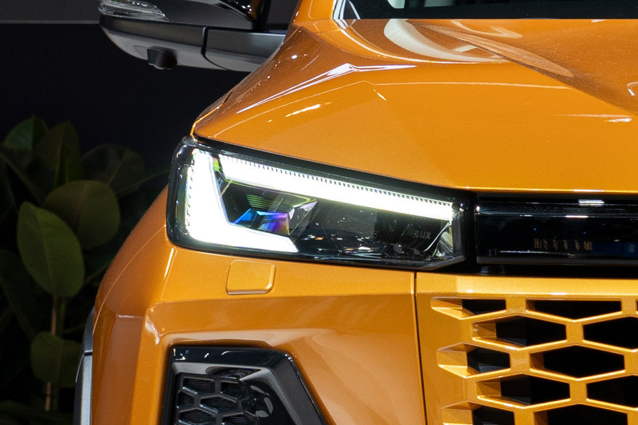 Hilux Hybrid Headlight in UAE