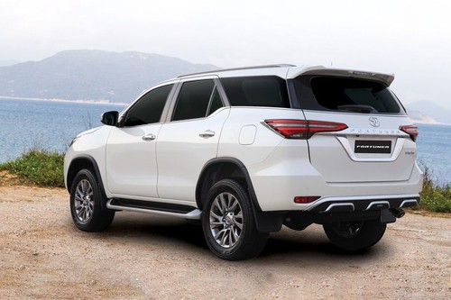 Rear Cross Side View of Toyota Fortuner