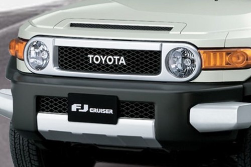 FJ Cruiser Grille View