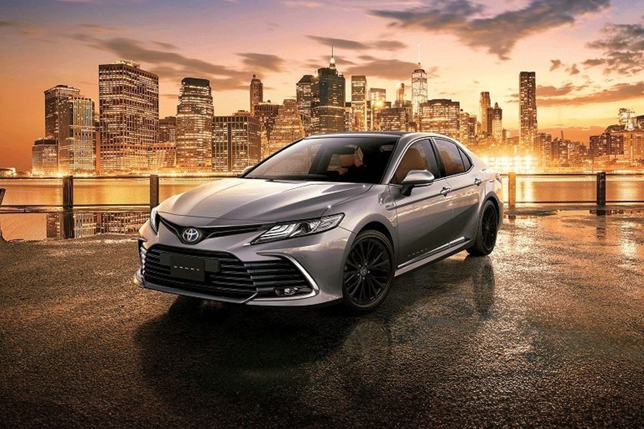 Toyota Camry HEV (2018-2024) Front Medium View in UAE