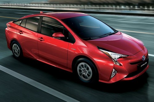 Toyota Prius (2017-2022) Front Cross Side View