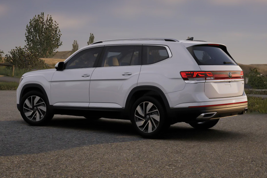 Rear Cross Side View of Volkswagen Teramont in UAE