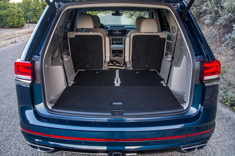 Trunk Open Closer View of Teramont