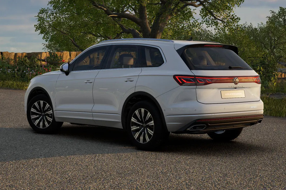 Rear Cross Side View of Volkswagen Touareg
