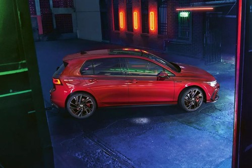 Golf GTI (2022-2024) Side view