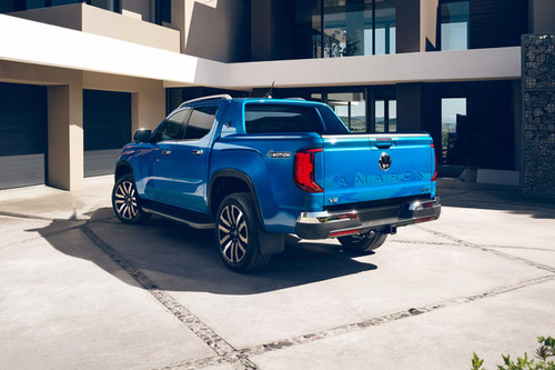 Rear Cross Side View of Volkswagen Amarok