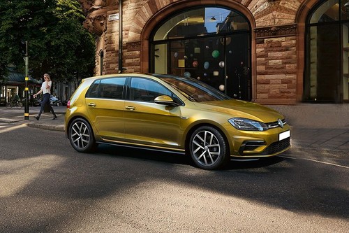 Volkswagen Golf Front Cross Side View