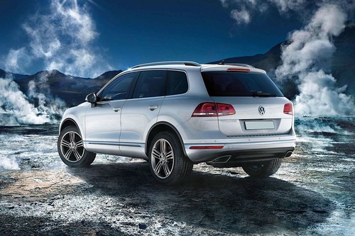 Rear Cross Side View of Volkswagen Touareg (2012-2021)