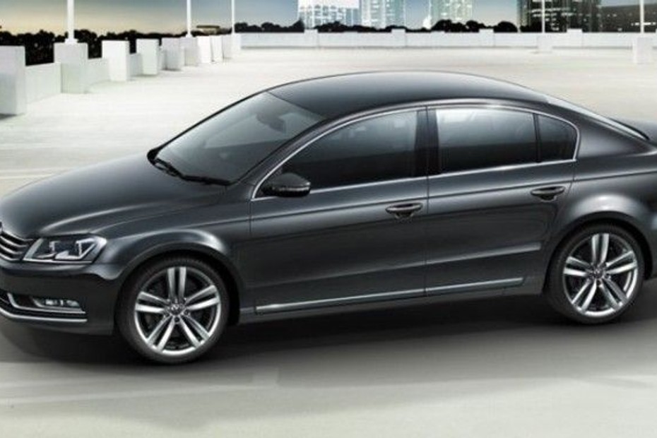 Passat (2012-2021) Front deep low Angle View in UAE