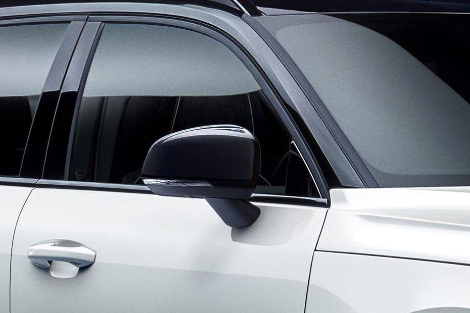 Volvo XC40 (2018-2022) Drivers Side Mirror Front Angle Volvo XC40 (2018-2022) Drivers Side Mirror Front Angle