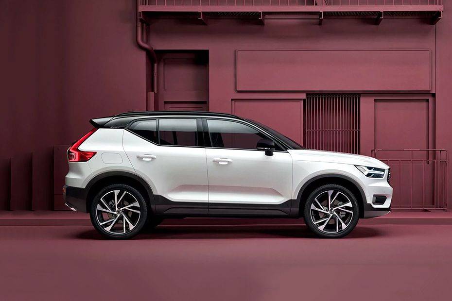 Volvo XC40 (2018-2022) Drivers Sideview Volvo XC40 (2018-2022) Drivers Sideview